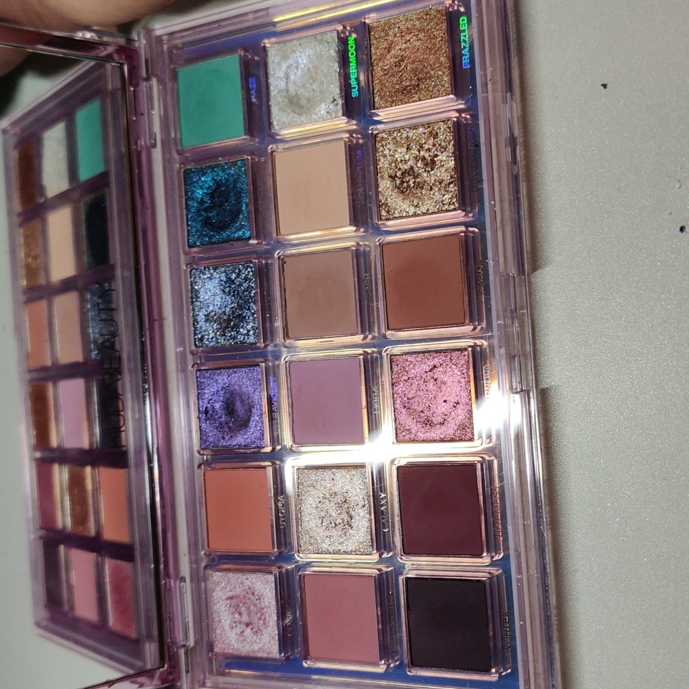 Huda Beauty Mercury Retrograde Eyeshadow Palette